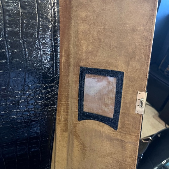 Vintage Alligator Vivace Embossed Attaché Case. - Picture 10 of 11